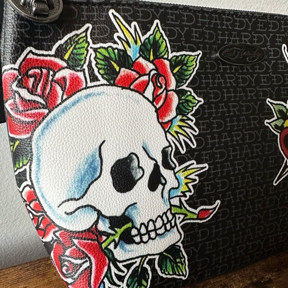 Ed Hardy Black Pouch with Skull and Heart Design Skull Zipper Pull NWT - Picture 5 of 7